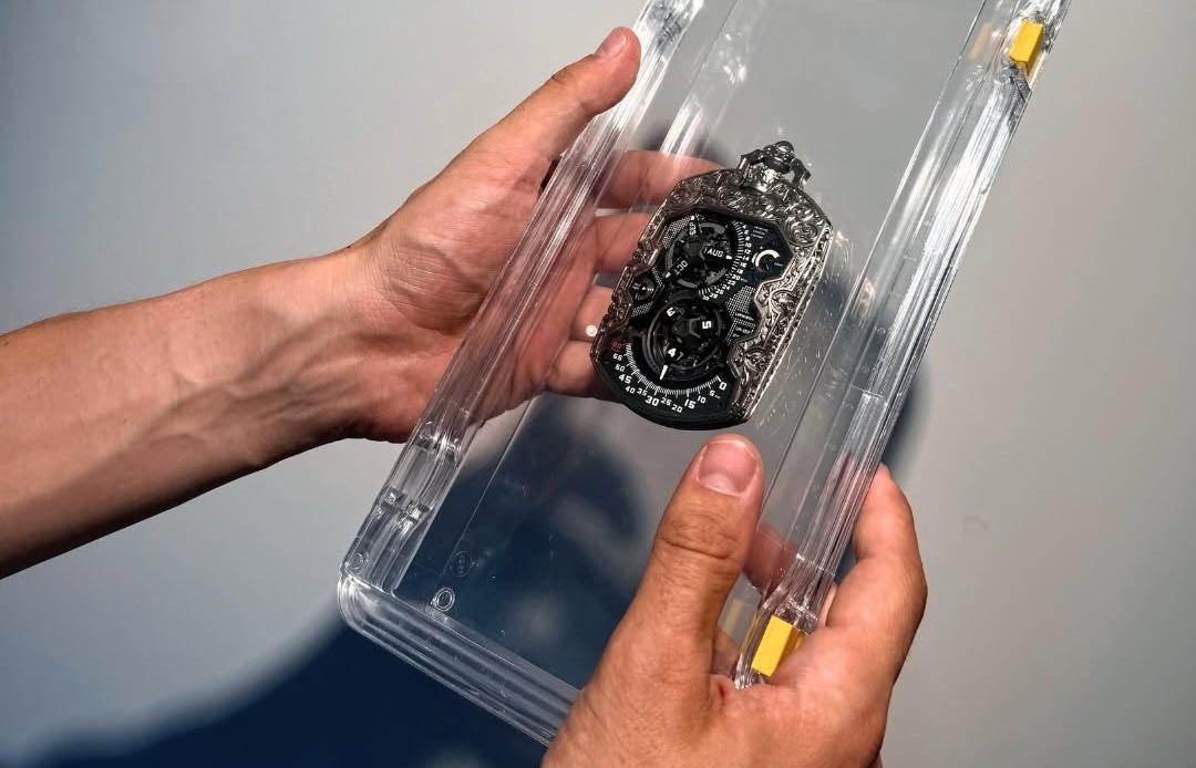 URWERK crée l'UR-1001 Amadeus, montre de poche mécanique singulière